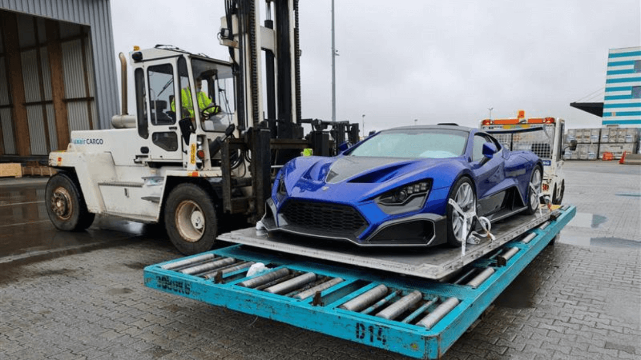 Auto Zenvo Automotive durante il trasporto